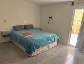 1 bedroom, desk, free WiFi, bed sheets