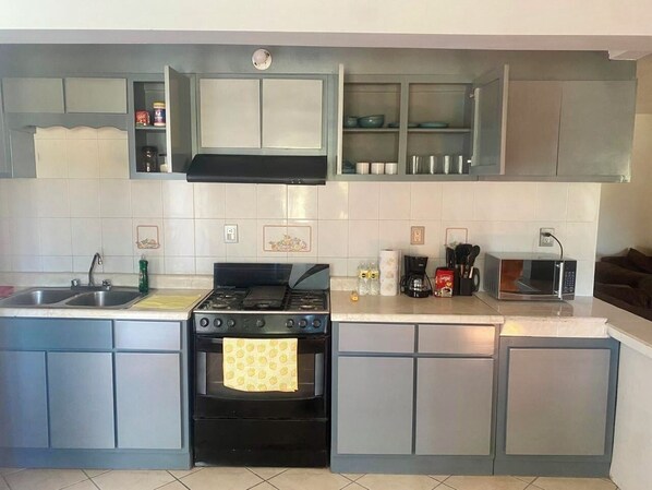 Microwave, dishwasher, coffee/tea maker, cookware/dishes/utensils