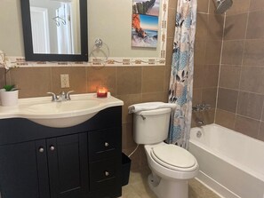 Dusche, Haartrockner, Bidet, Handtücher