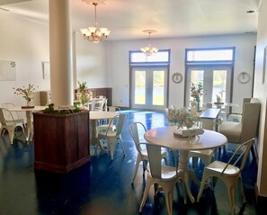 Dining - On the Lake & Wine Trail & a Perfect Getaway for 16+ With an ADA Suite! (Murphysboro)
