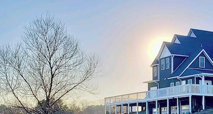 On the Lake & Wine Trail & a Perfect Getaway for 16+ With an ADA Suite!