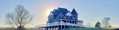 On the Lake & Wine Trail & a Perfect Getaway for 16+ With an ADA Suite!