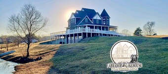 On the Lake & Wine Trail & a Perfect Getaway for 16+ With an ADA Suite!