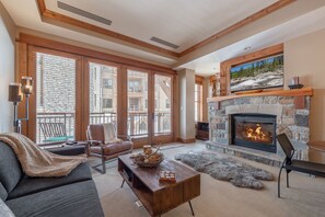 Smart TV, fireplace, table tennis