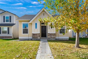 Exterior - ❃Quiet 3BD/2BA-Close to Boise/Nampa/Kuna-Great Restaurants! Your family vacay❃ (Meridian)