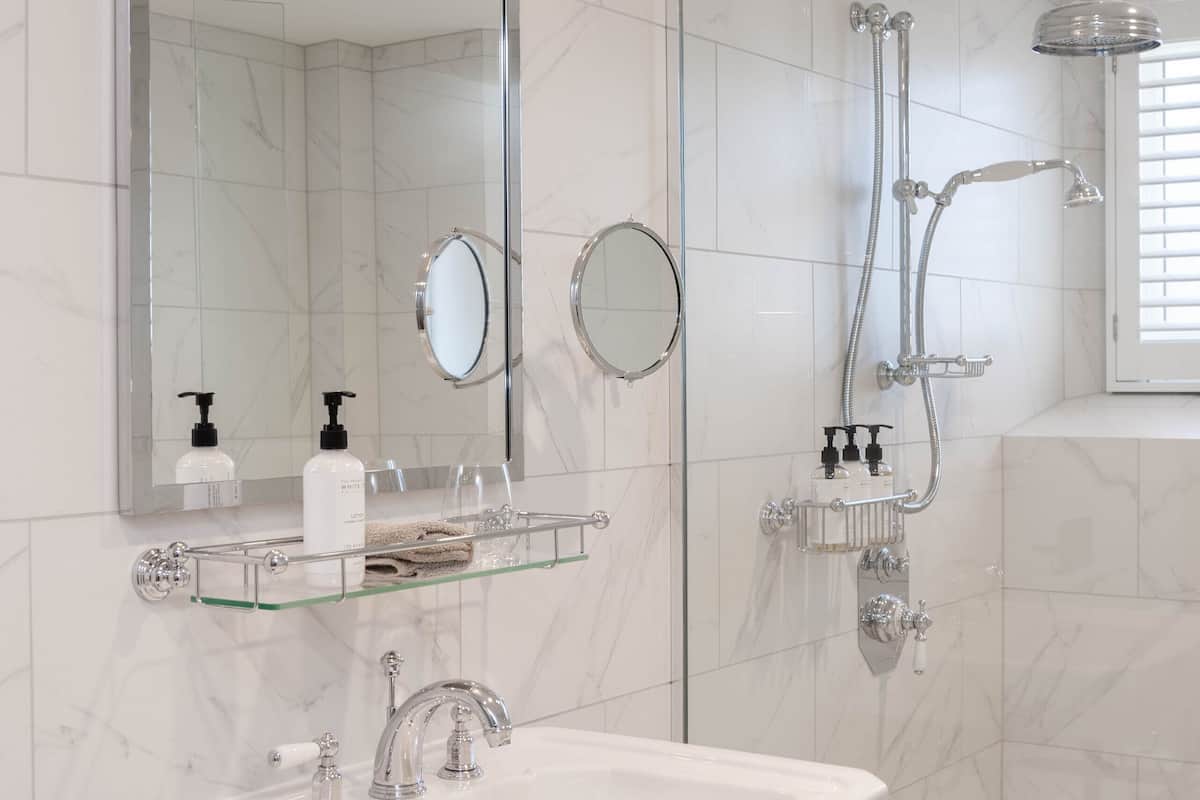 shower, rainfall showerhead, free toiletries, hair dryer