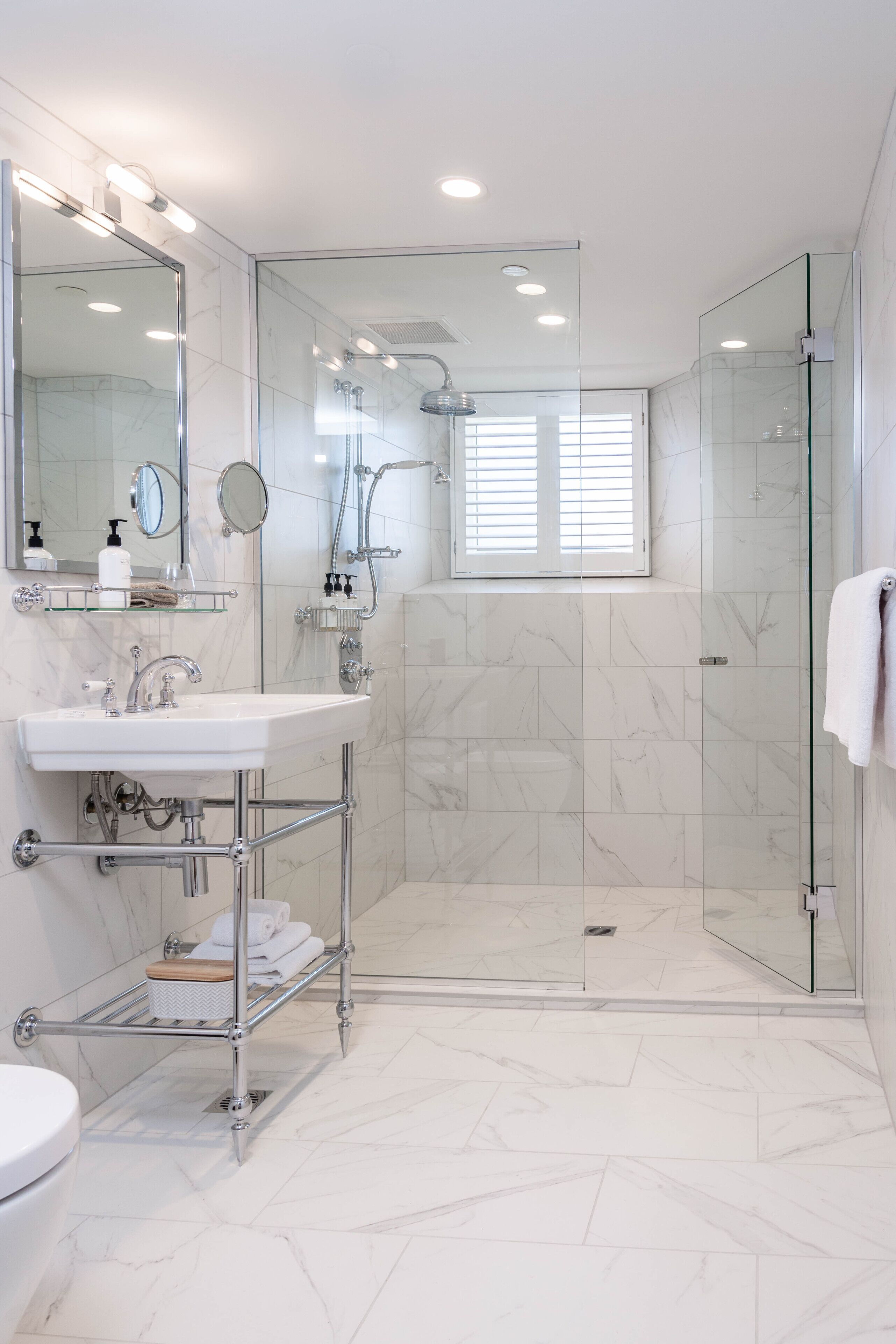 shower, rainfall showerhead, free toiletries, hair dryer