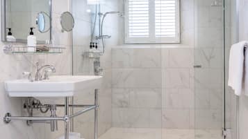 Ducha, cabezal de ducha tipo lluvia, artículos de tocador gratuitos