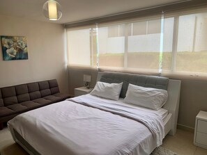 3 slaapkamers, een strijkplank/strijkijzer, wifi, beddengoed