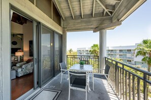 Outdoor dining - Sea Breeze at 1800 Atlantic (Key West)