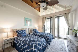 3 bedrooms, iron/ironing board, free WiFi, bed sheets - Sea Breeze at 1800 Atlantic (Key West)