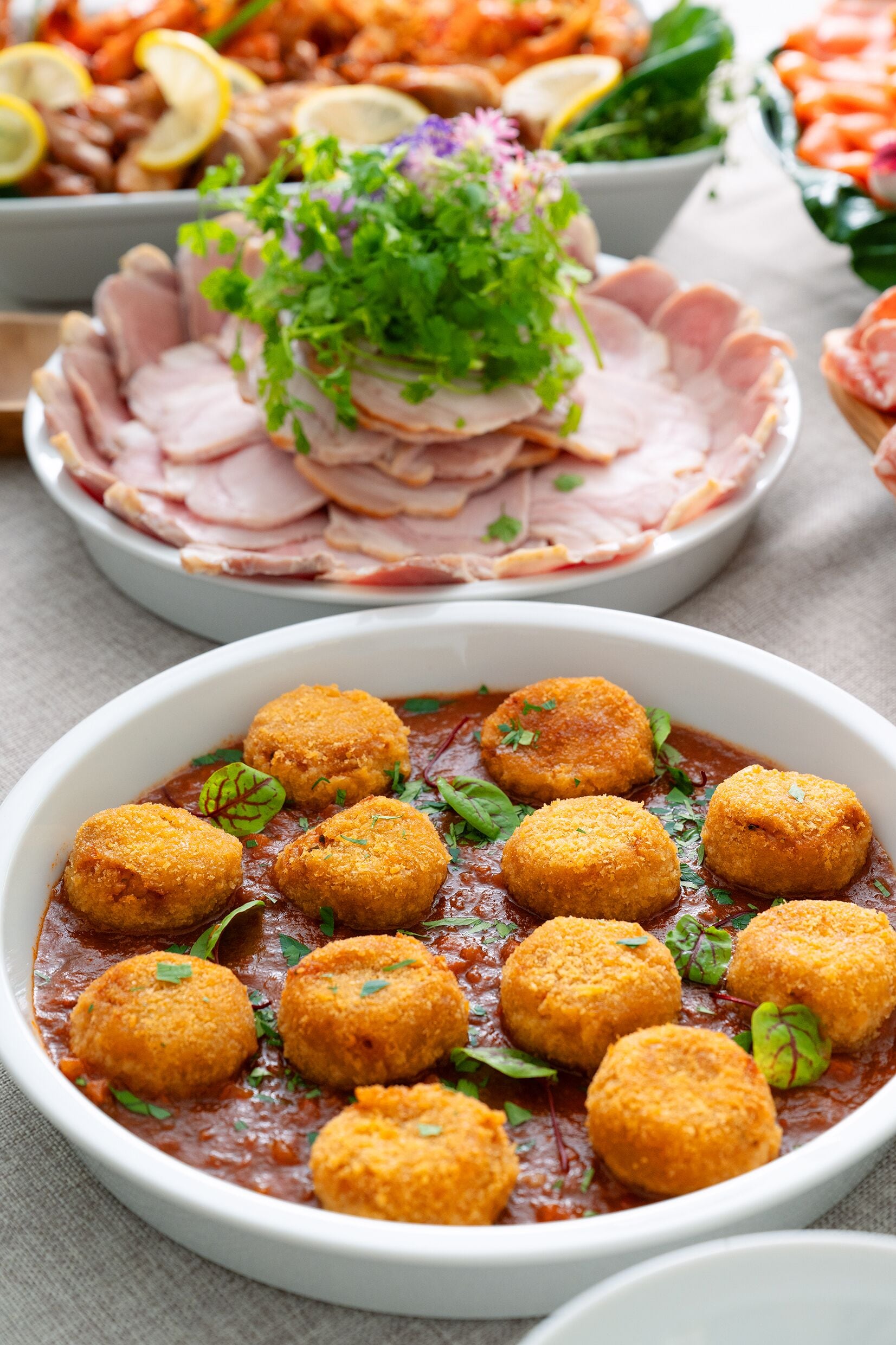 Daily buffet breakfast (JPY 2420 per person)