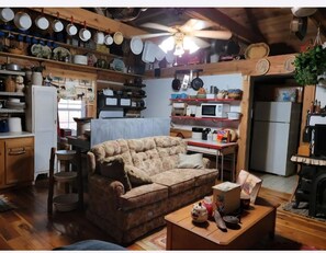 Smart TV, fireplace, DVD player - Red River Gorge/Natural Bridge Cabin Rental (Booneville)