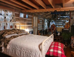 2 bedrooms, free WiFi, bed sheets - Red River Gorge/Natural Bridge Cabin Rental (Booneville)