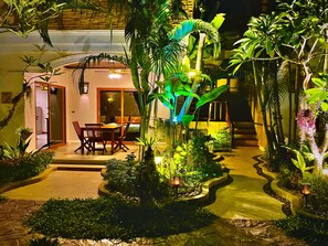 Outdoor dining - A3: Exclusive grand studio with pool& garden (Muang Pattaya)