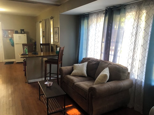 Cozy cottage in the park -yet close to the  action