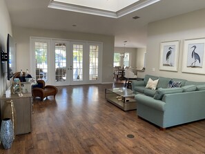 Smart TV, DVD player