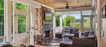 Sleeps 18, Super Spacious, New Patio, Hot Tub, Best Location on the Lake