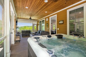 Terrace/patio - Sleeps 18, Super Spacious, New Patio, Hot Tub, Best Location on the Lake (Silver Point)