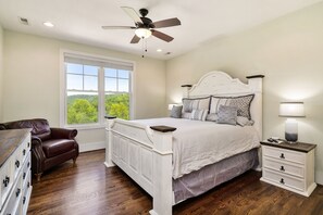 4 chambres, fer et planche à repasser, lit parapluie, Wi-Fi gratuit