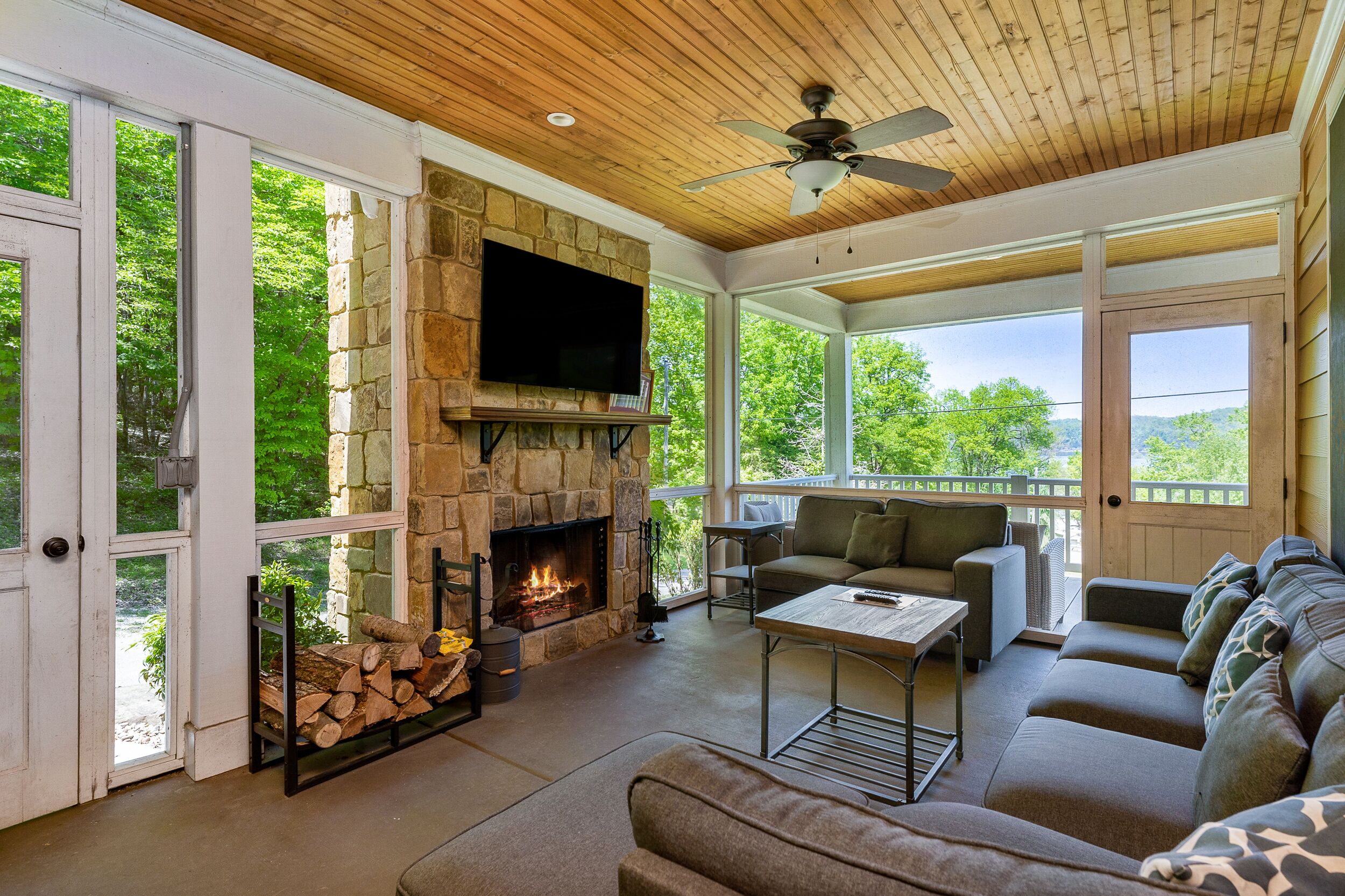 Smart-TV, peis, videospill og bordtennis