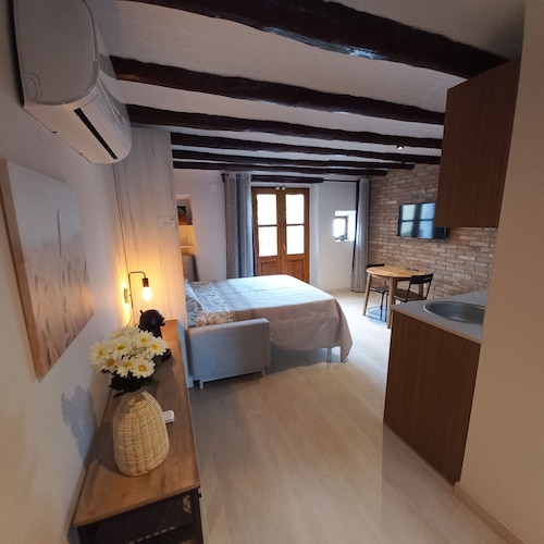 Ideal studio for two people. Close to Mollerussa and Lleida.