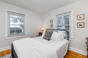 3 chambres, fer et planche à repasser, Wi-Fi, draps fournis