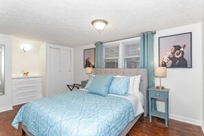 2 bedrooms, desk, iron/ironing board, travel crib