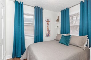 2 bedrooms, desk, iron/ironing board, travel cot
