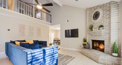 Quiet Spring Spring Retreat, office, fast WiFi, 10 mins to International Airport