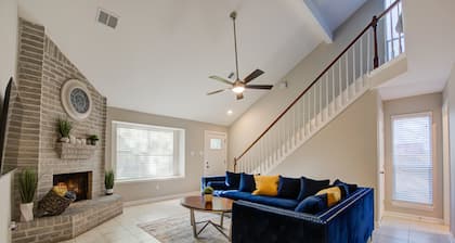 Quiet Spring Spring Retreat, office, fast WiFi, 10 mins to International Airport