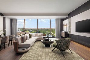 Executive Suite, 1 Bedroom, Club Lounge Access (Dining Areas) | Premium bedding, down comforters, memory foam beds, free minibar items - Hualuxe Qidong (Nantong)