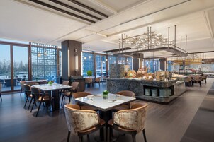 Se ofrece un desayuno bufé (138 CNY por persona)