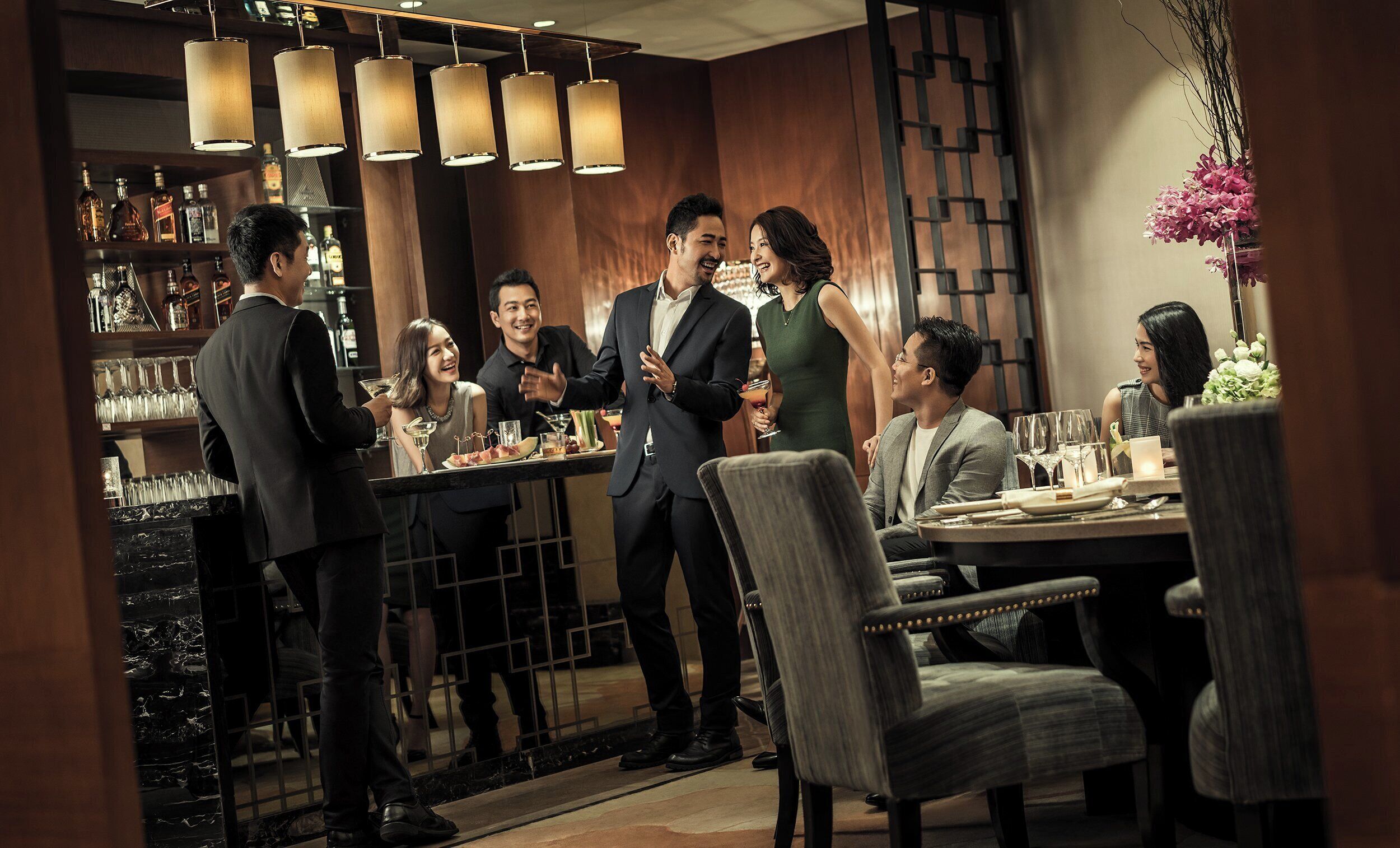 3 间餐厅，供应午餐和晚餐，中国菜