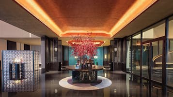 3 restaurantes; se sirve almuerzo y cena; cocina china