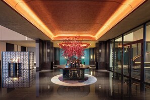 3 restaurantes; se sirve almuerzo y cena; cocina china