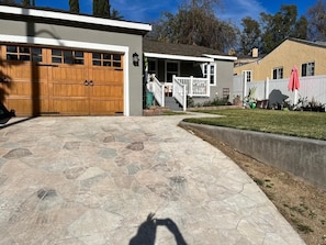 Exterior - Beautiful redone home in the hills north of Pasadena near hiking and wildlife... (Altadena)