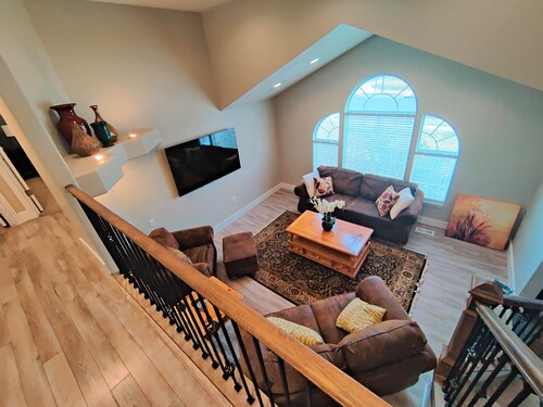 Amazing 3 Bedrooms / 2 Bathrooms home with PRIVATE HOT TUB!!!