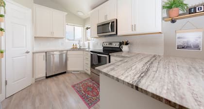 Amazing 3 Bedrooms / 2 Bathrooms home with PRIVATE HOT TUB!!!