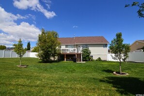 Exterior - Amazing 3 Bedrooms / 2 Bathrooms home with PRIVATE HOT TUB!!! (West Jordan)