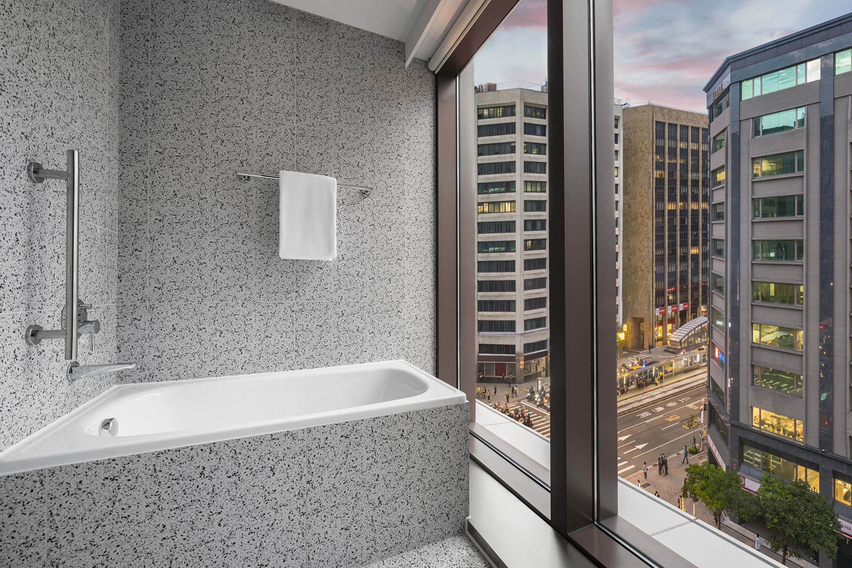 separate bathtub and shower, eco-friendly toiletries, hair dryer