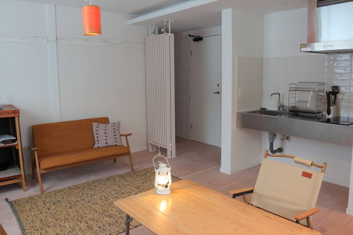 Kitchen Suite | Desk, WiFi (free), bed sheets