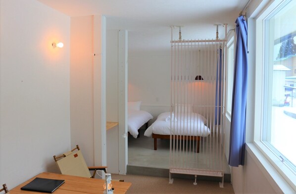Desk, WiFi (free), bed sheets - HAKUBA Funny hours  (Hakuba)
