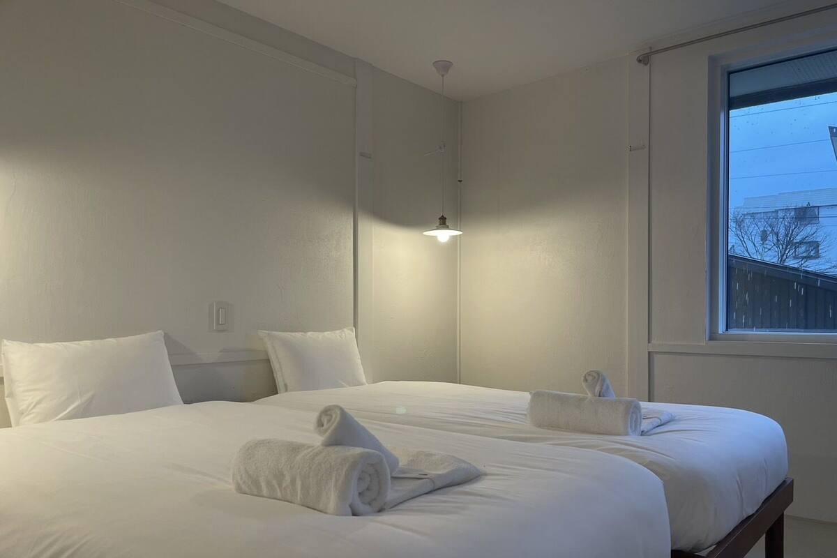 Double/Twin Room | Desk, WiFi (free), bed sheets