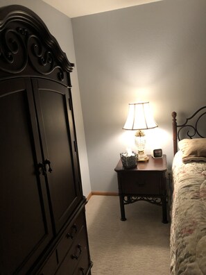 1 bedroom, internet, bed sheets