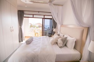 Individually decorated, individually furnished, desk, soundproofing