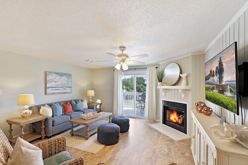 Beautifully Updated 2nd Floor Villa; Golf Course Views; Amenities Available for a Fee
