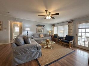 Téléviseur, lecteur de DVD