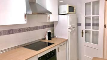 Fridge, microwave, oven, coffee/tea maker