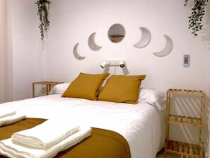 3 chambres, fer et planche à repasser, Wi-Fi gratuit, draps fournis